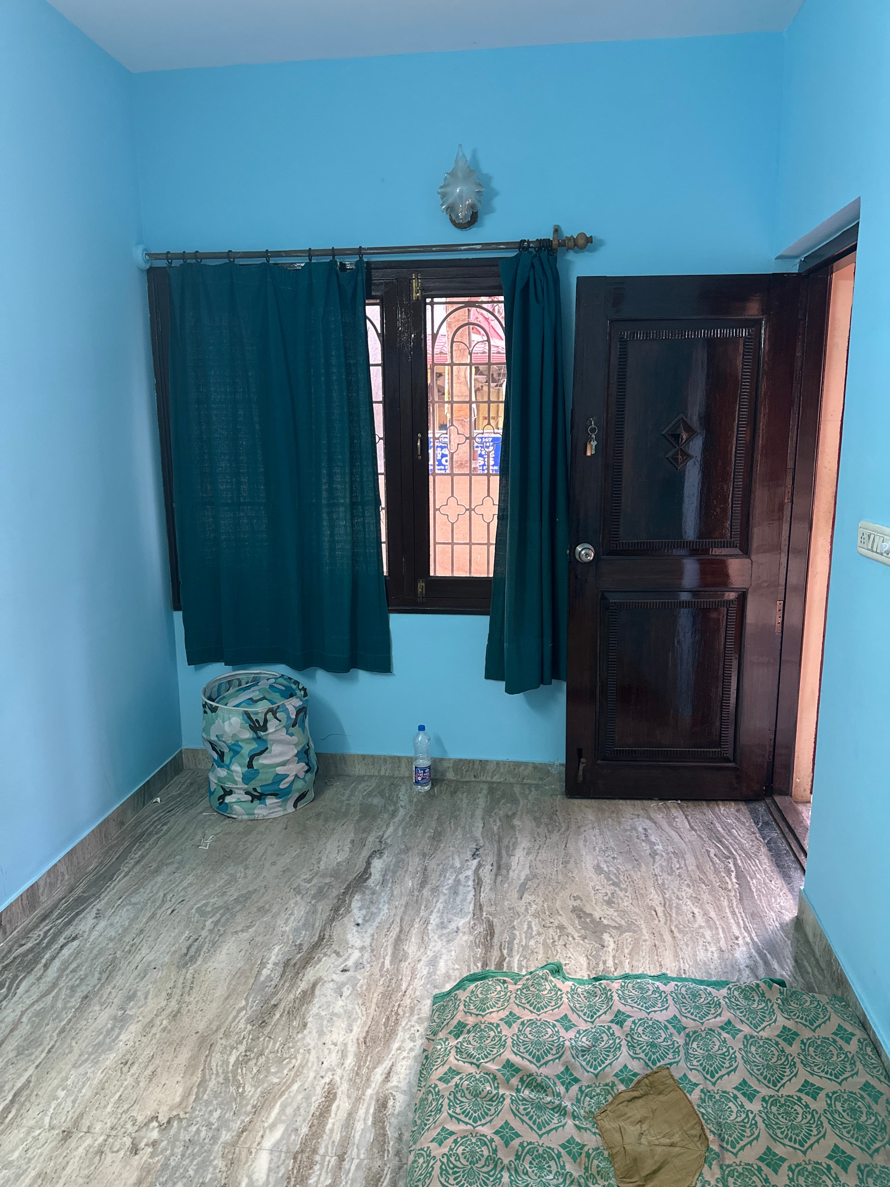 1 Room & 1 bathroom - semi